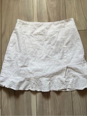 Women's White Ruffle-Hem Mini Skirt with Front Slit